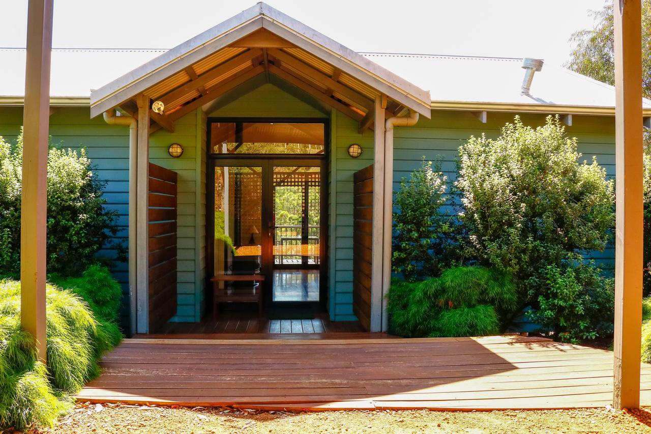 Rainbow Trail Chalets ペンバートン エクステリア 写真