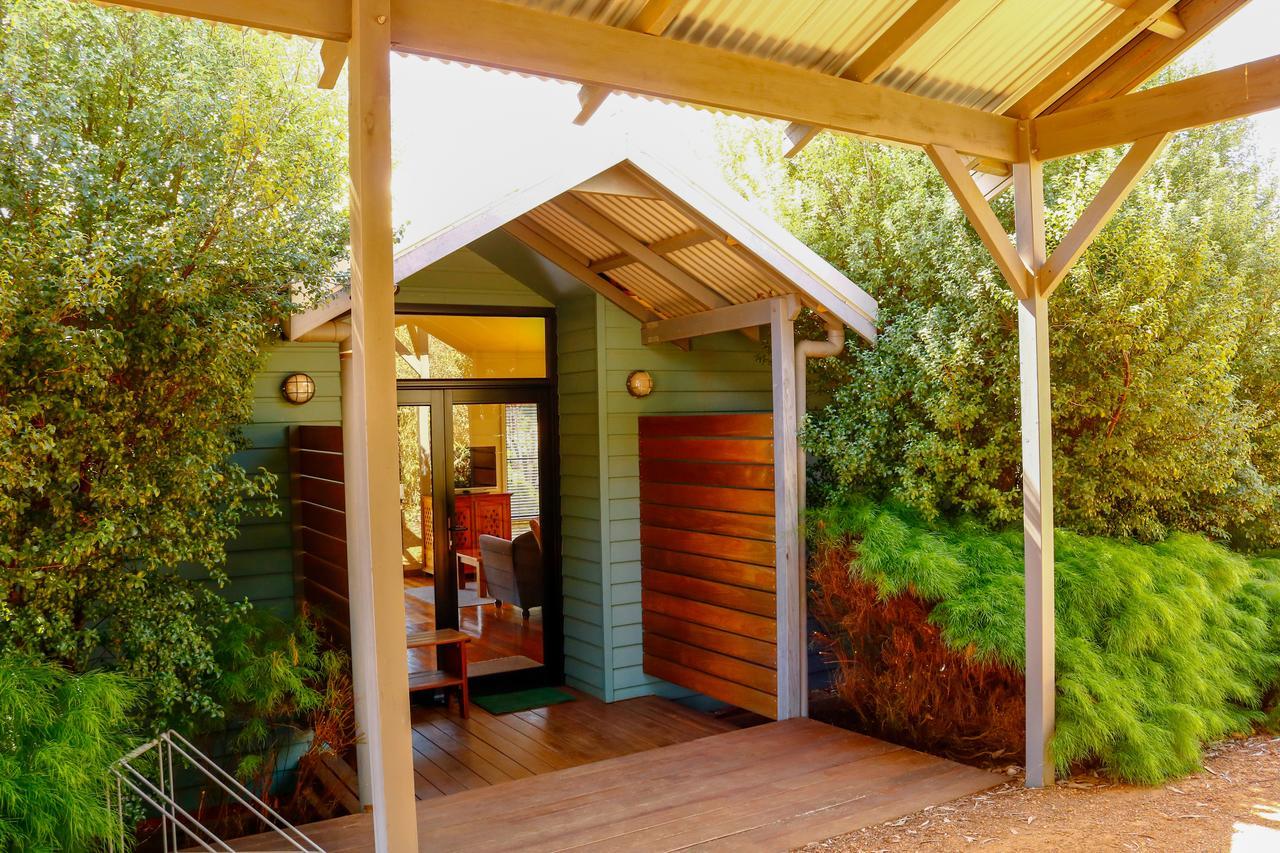 Rainbow Trail Chalets ペンバートン エクステリア 写真